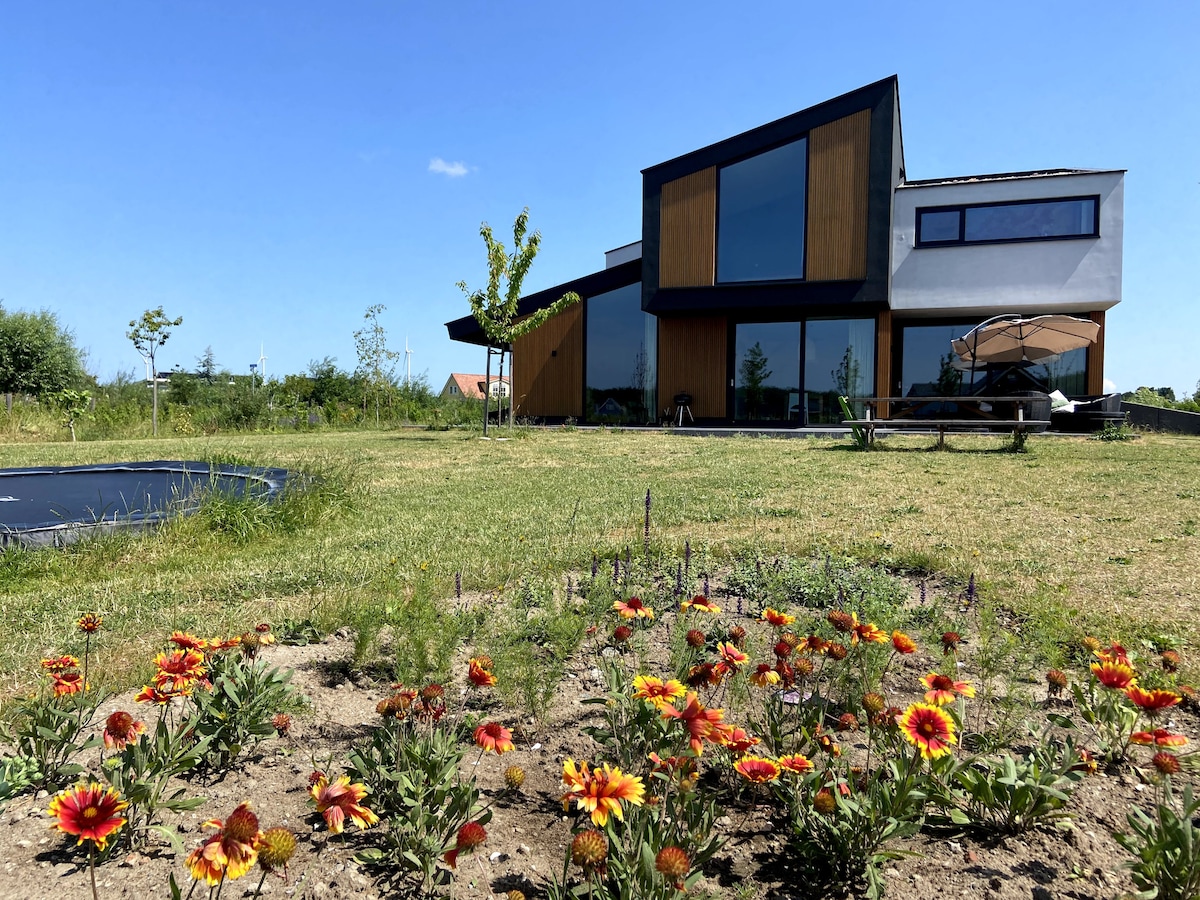 Luxurious Villa in the Countryside