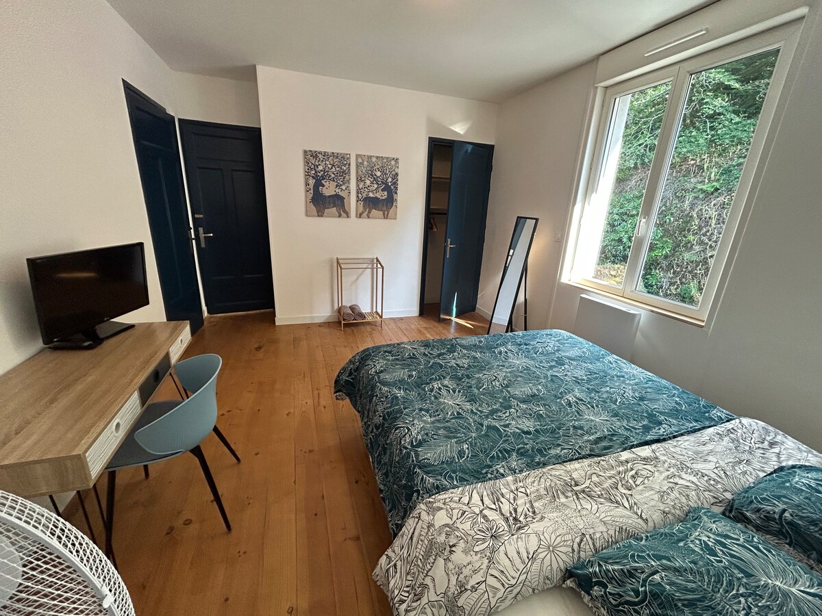 Appartement confortable de 80m². Centre 2 parkings