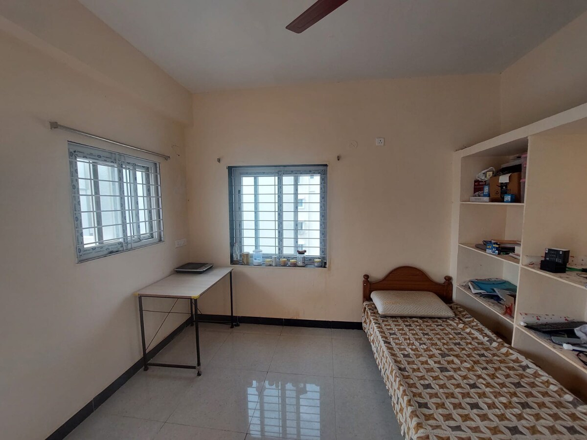 Spacious room in Kondapur