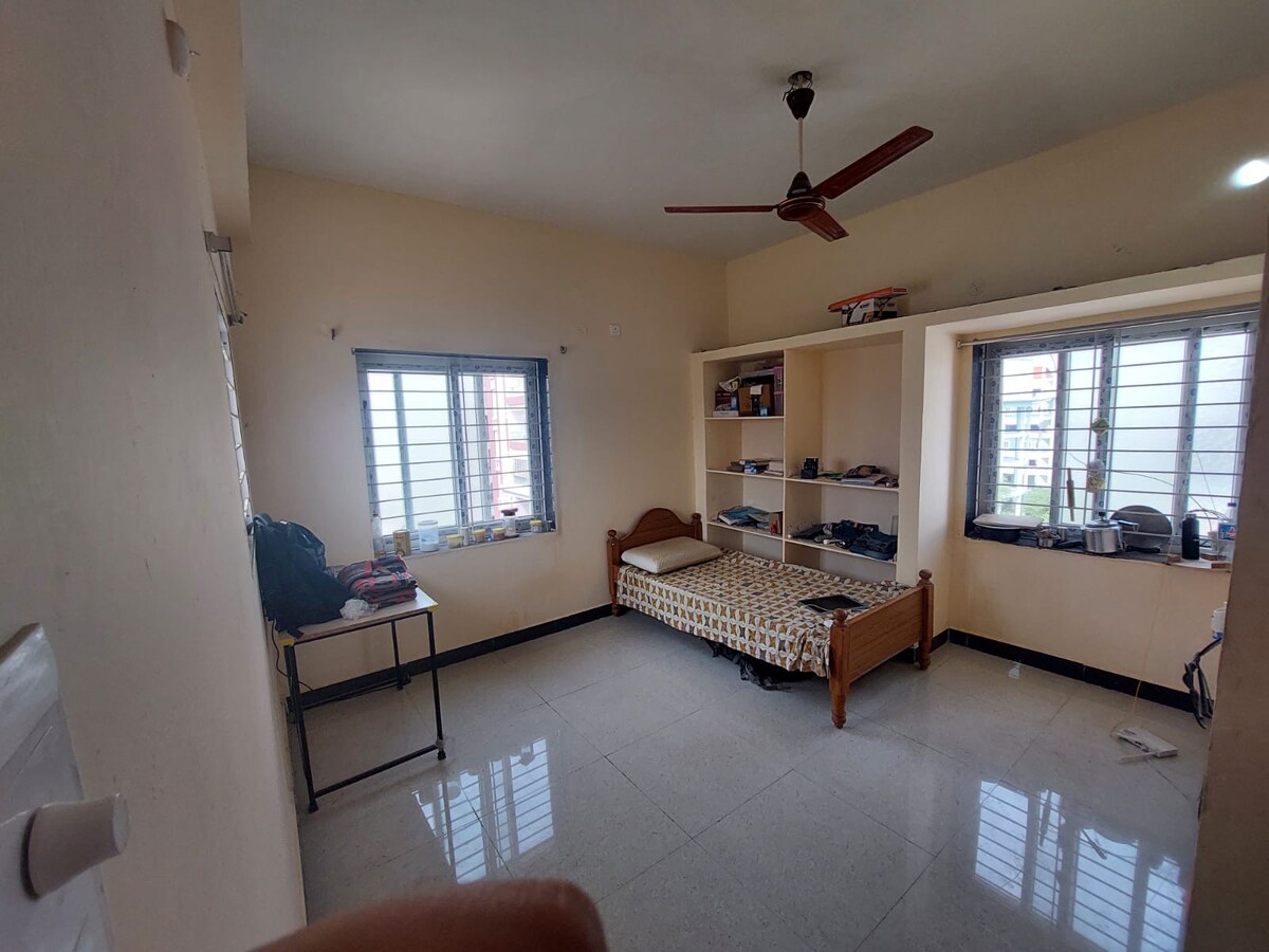 Spacious room in Kondapur