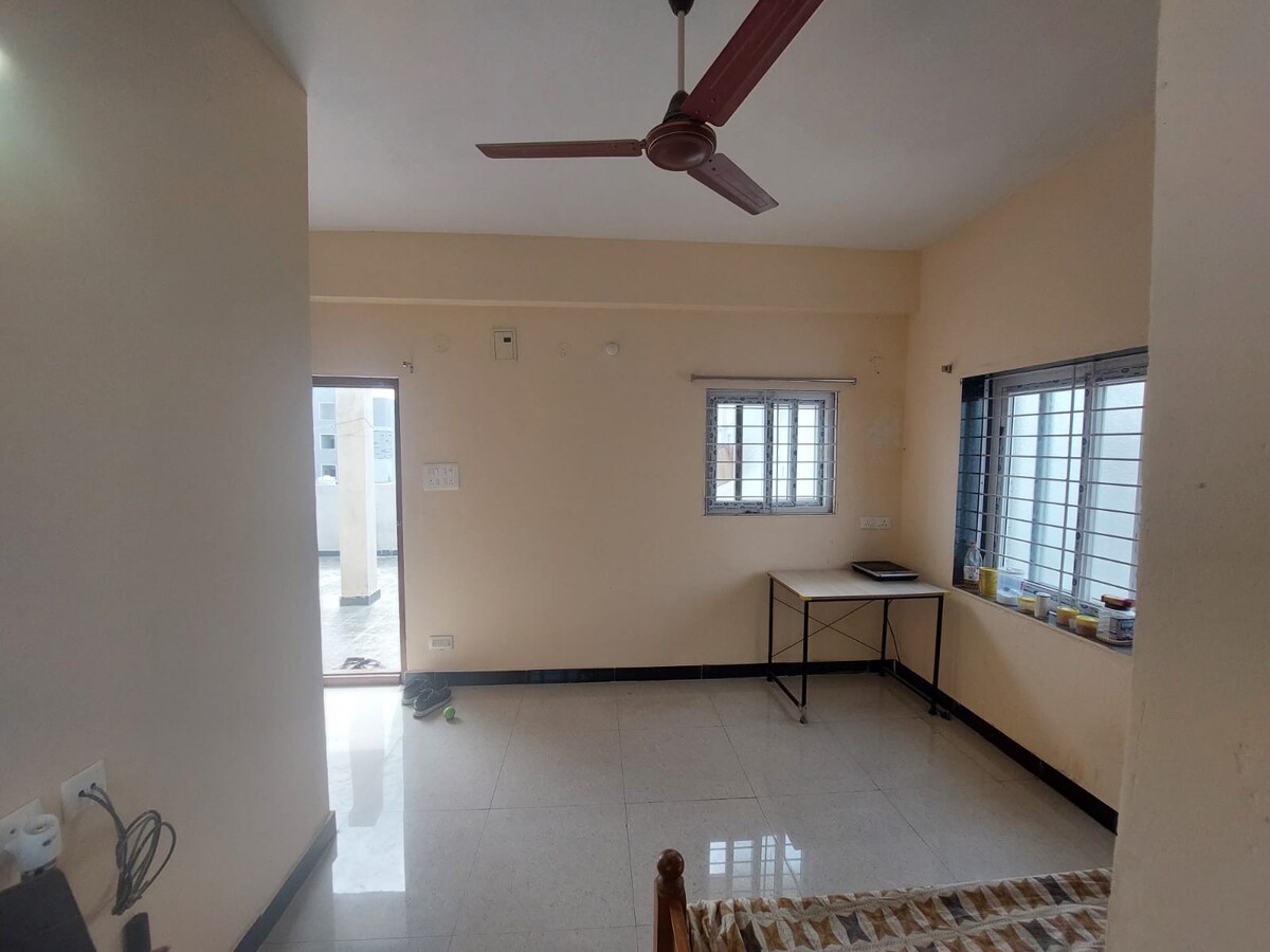 Spacious room in Kondapur