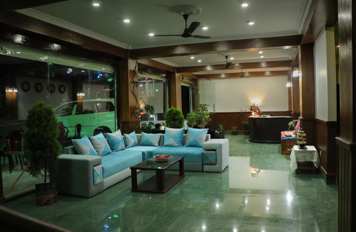 Hotel Greenery View- Luxury Premium Room