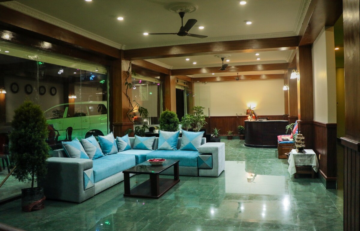 Hotel Greenery View- Luxury Premium Room