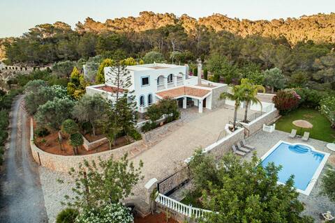 Villa, midden in de Natuur en dichtbij het Strand.