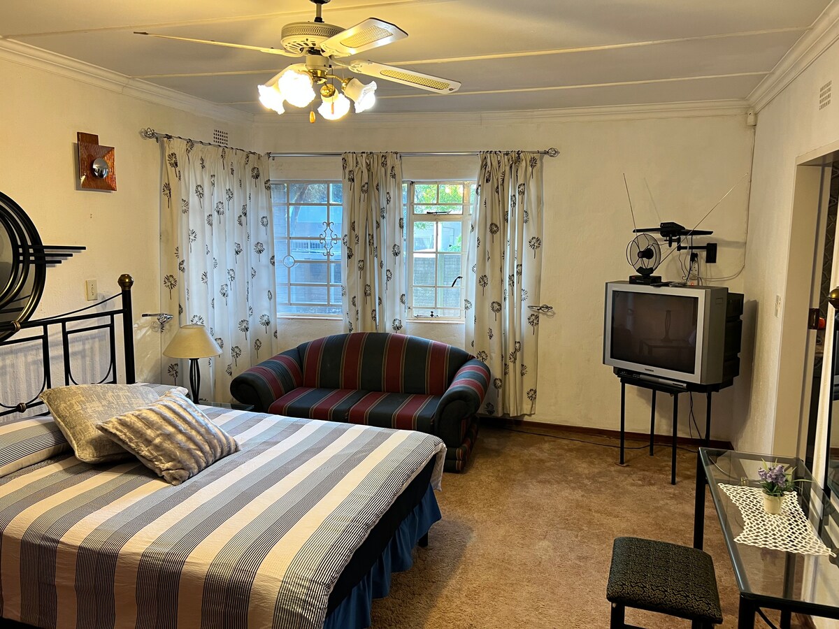 Cozy guesthouse in Bryanston