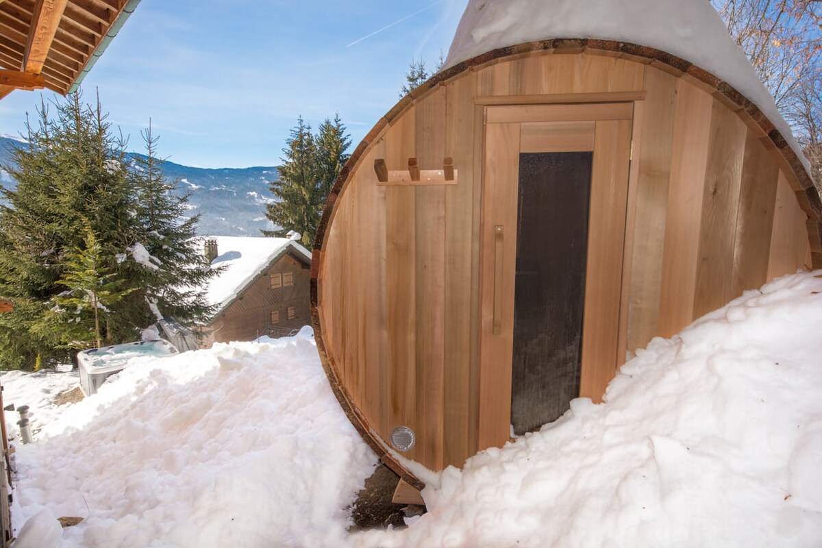 Chalet Marguerite with sauna and hot tub