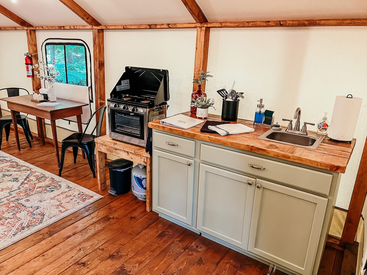 Oaks Riverside Retreat Glamping