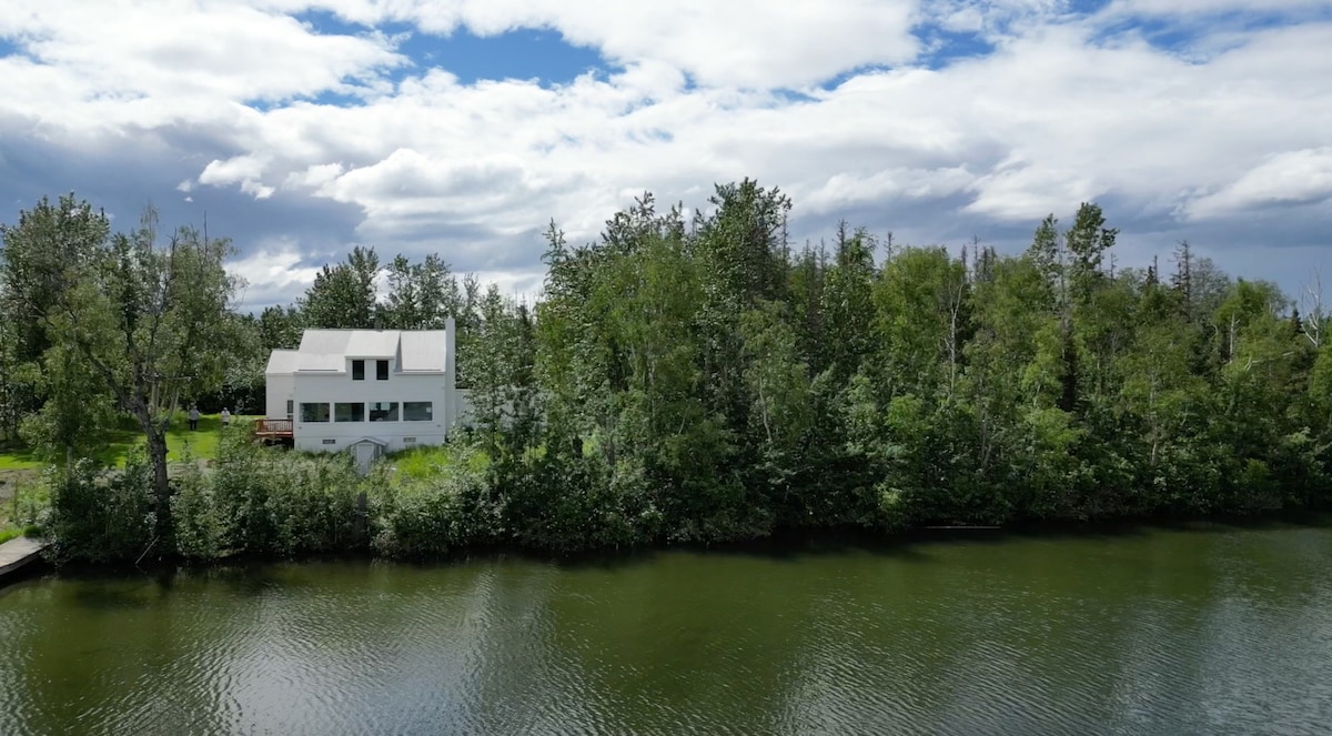 Lakeside Scandinavian Farmhouse