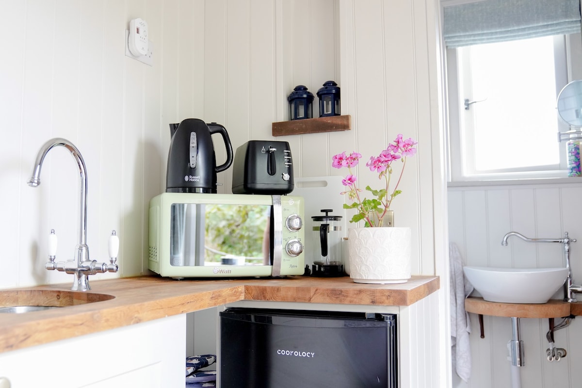 Shepherd's Hut by the Orchard 'Windfall'