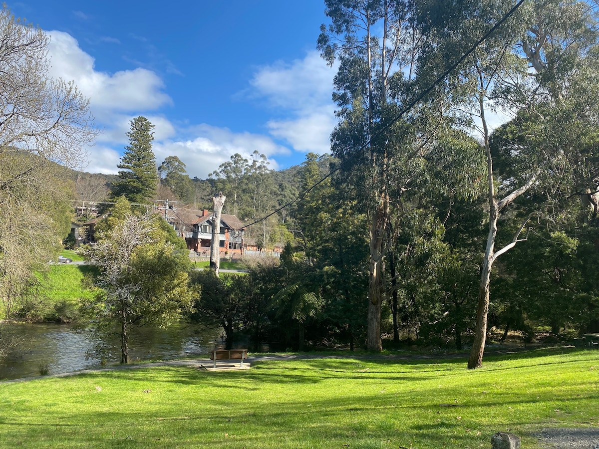 Little Joe Cottage in Warburton