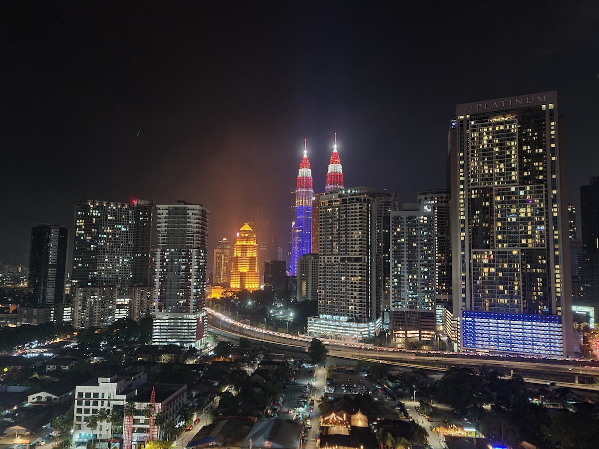 KLCC Mini Modern Infinity Pool View