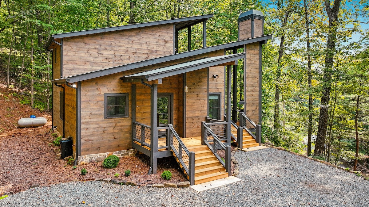 Luxe Mountain Cabin | Close to town | Hot tub | EV