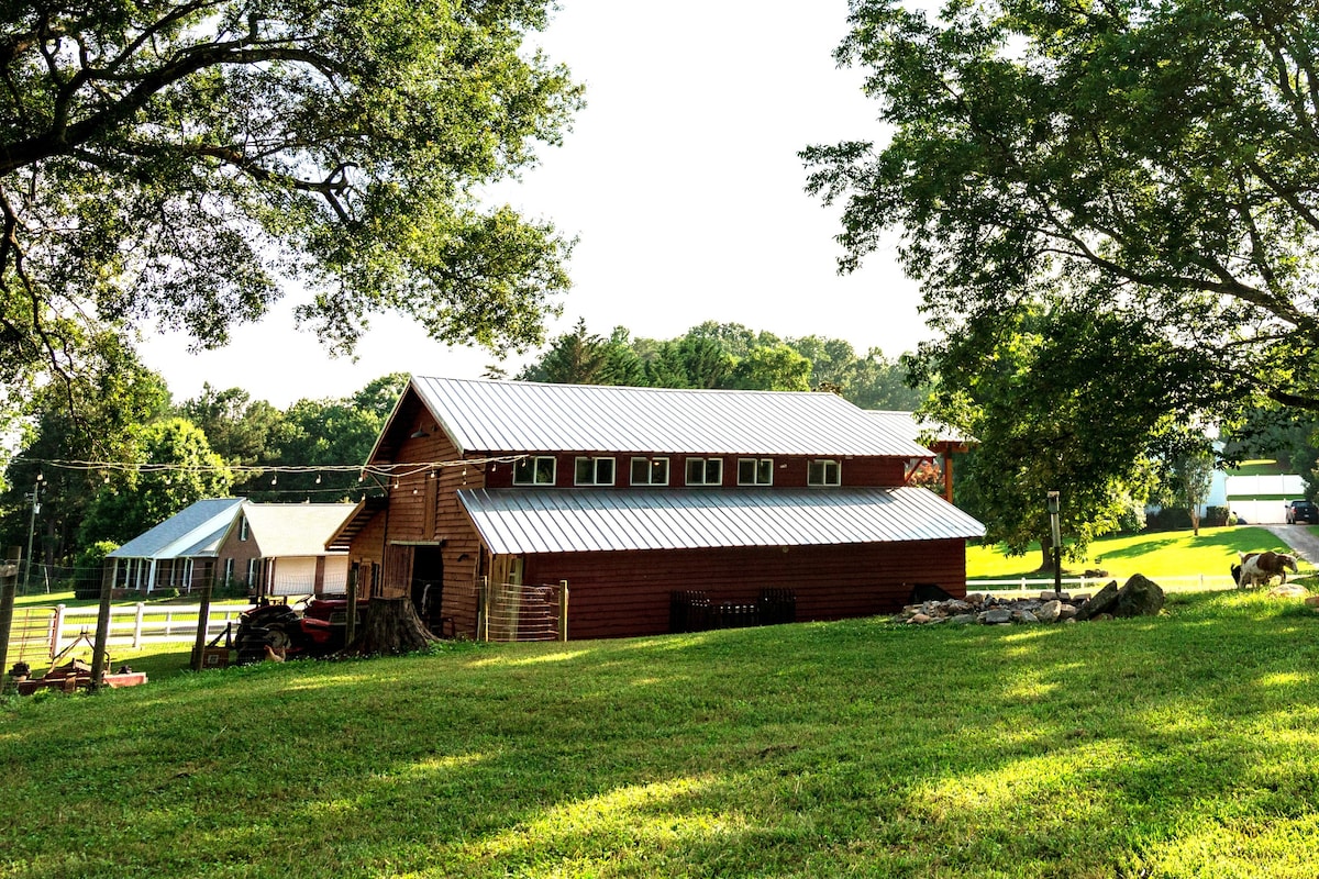 The Hayloft: 20+ mins to Downtown Greenville