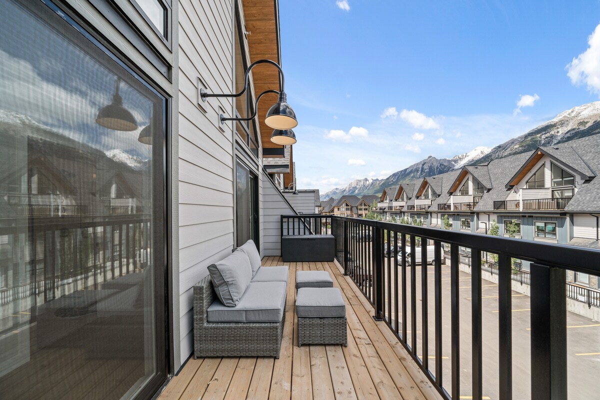 Peaceful Rockies 2BR w/ Private Patio + AC