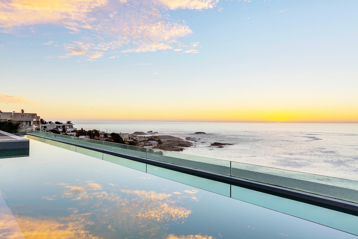 Prominent Camps Bay Penthouse Vast Ocean View Pool