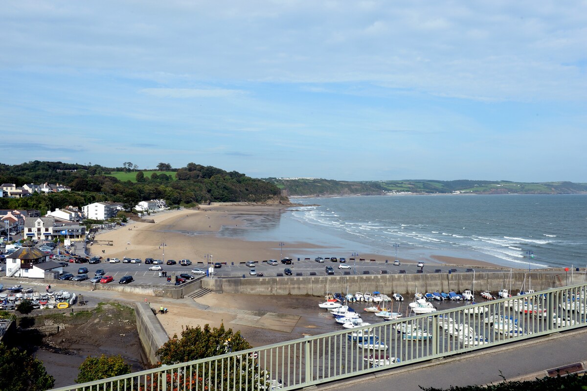 Sea Captain's Cottage with stunning sea views