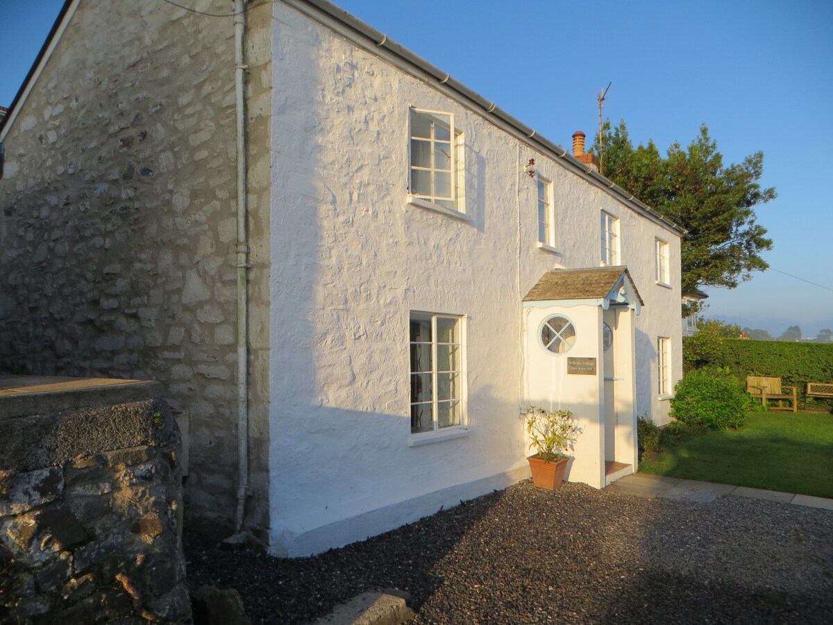 Sea Captain's Cottage with stunning sea views