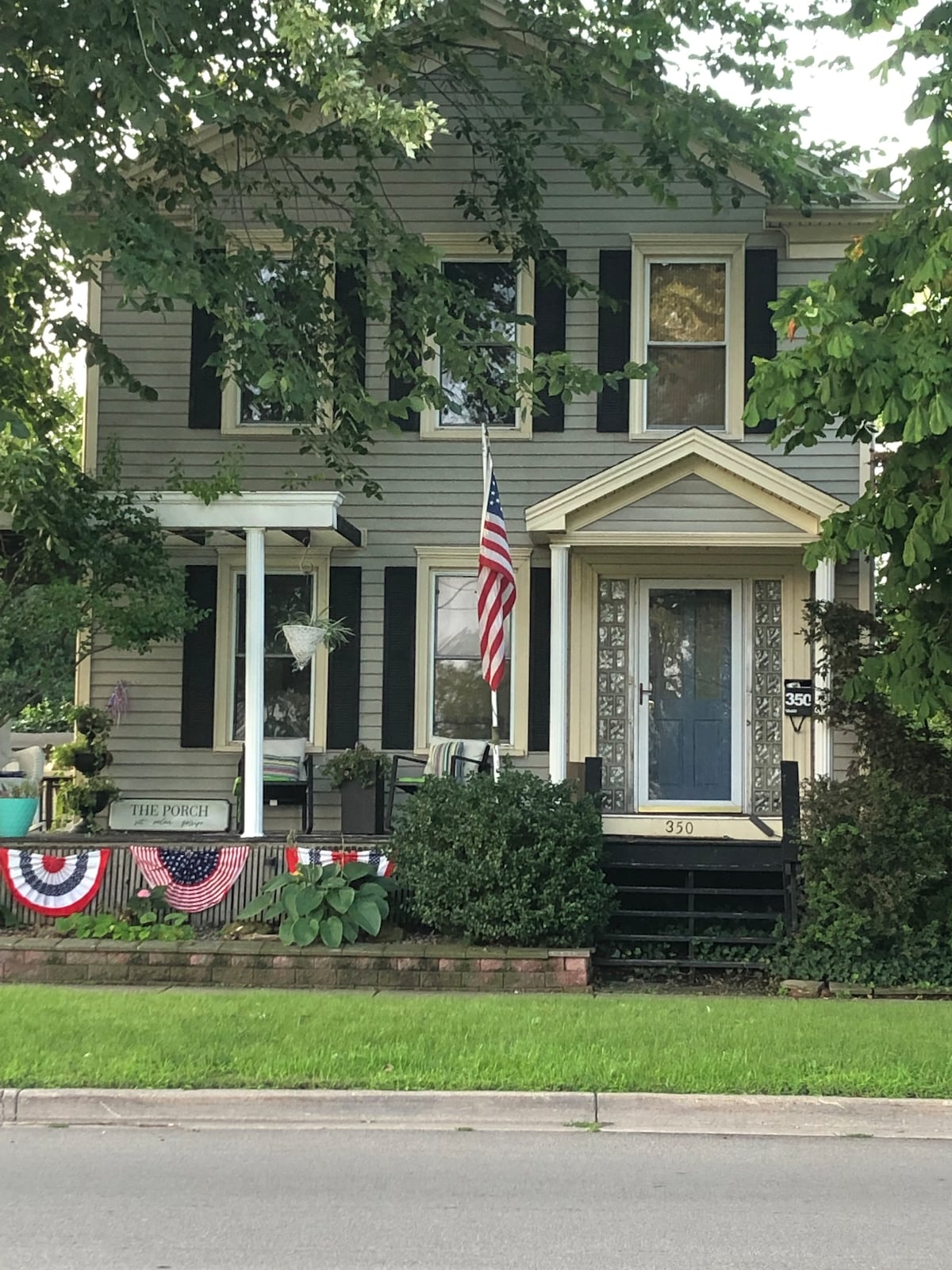 Cozy Canalside Home - near Niagara Falls & Buffalo