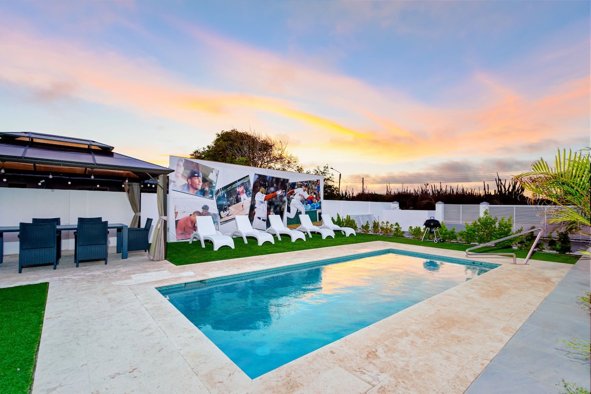 Boggey's Villas ~ Xander Bogaerts Luxury Pool Gem!
