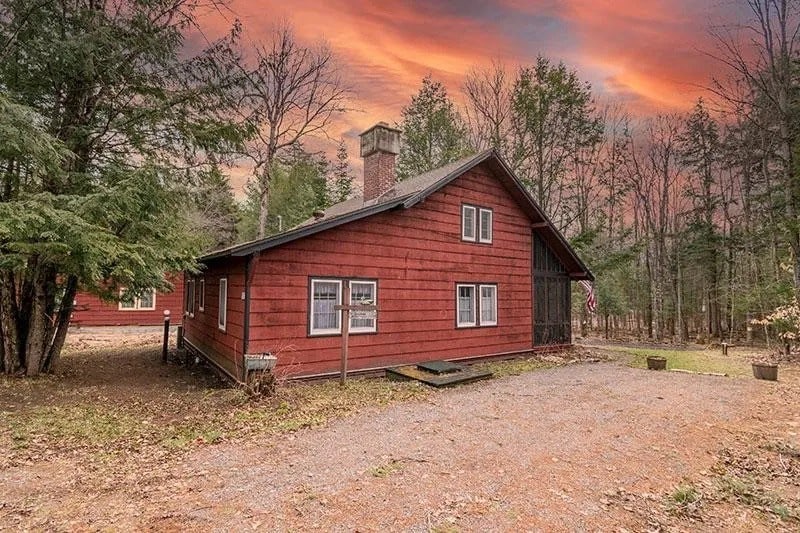 Adirondack cozy cottage with lake access, "Lune"