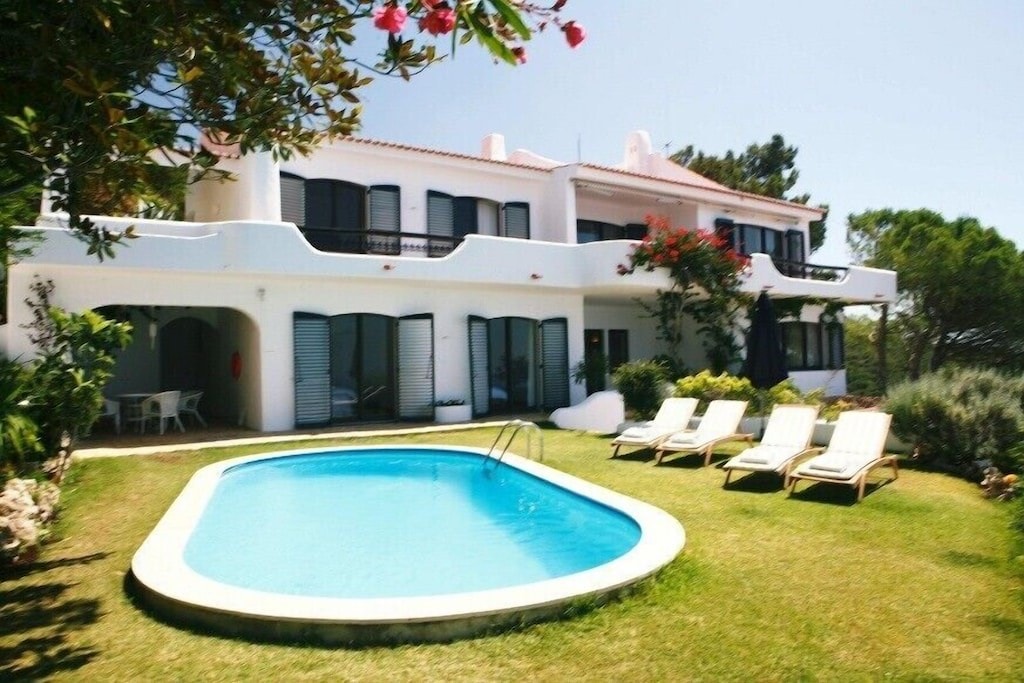 Spacious Deluxe Villa with Panoramic Sea Views