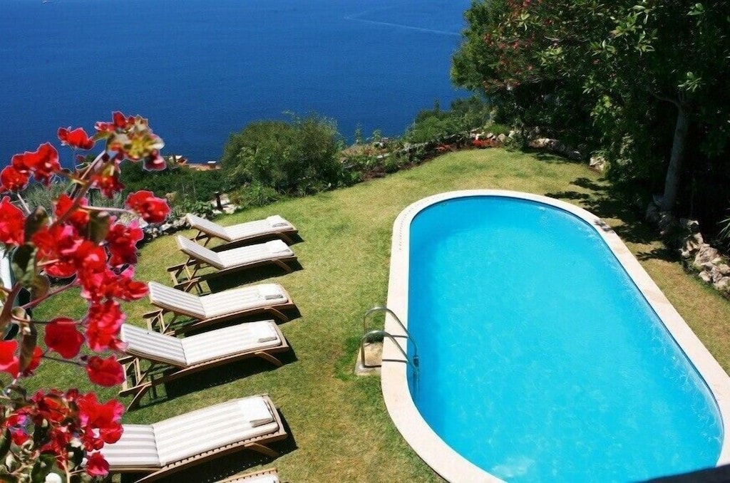 Spacious Deluxe Villa with Panoramic Sea Views