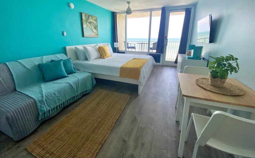 *NEW* Gorgeous Ocean Front King Bed in Daytona!