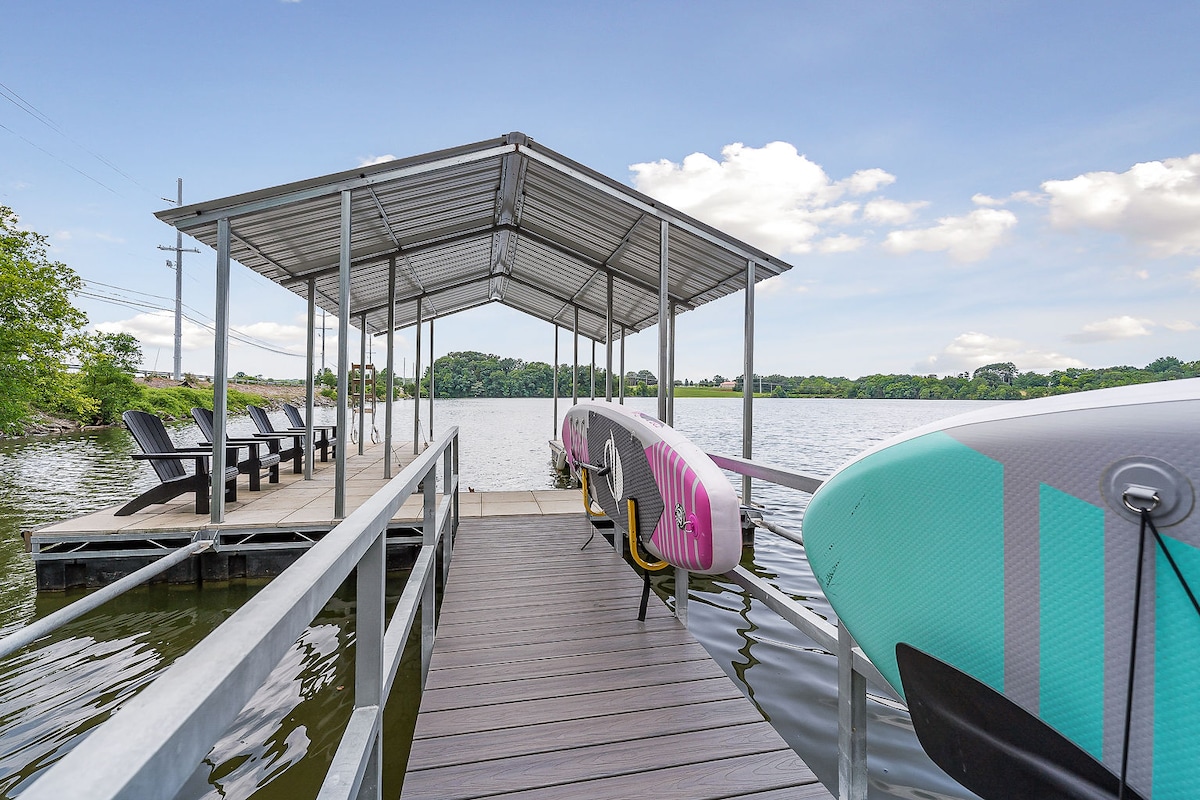 Lake Home, Dock, Fire Pit, Hot Tub, Game Room, Etc