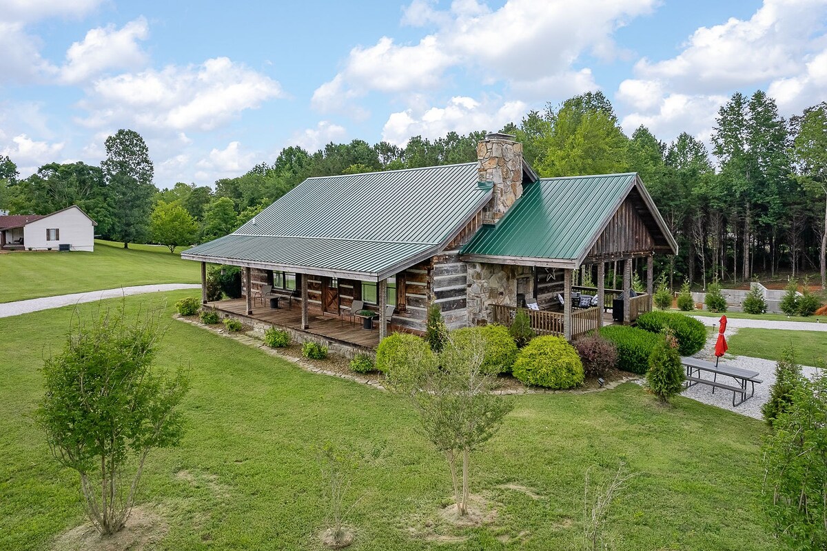 Rustic Cabin, Dock, Hot Tub, Firepit, Kayaks