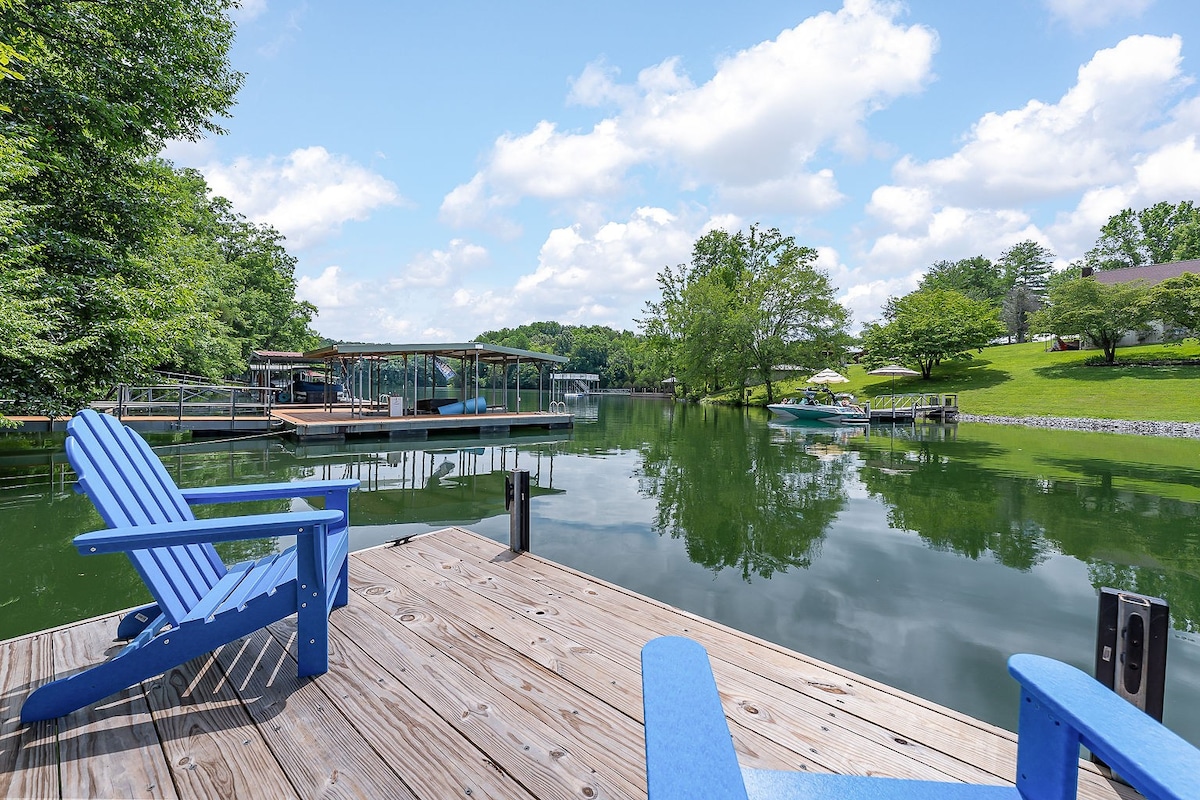 Rustic Cabin, Dock, Hot Tub, Firepit, Kayaks