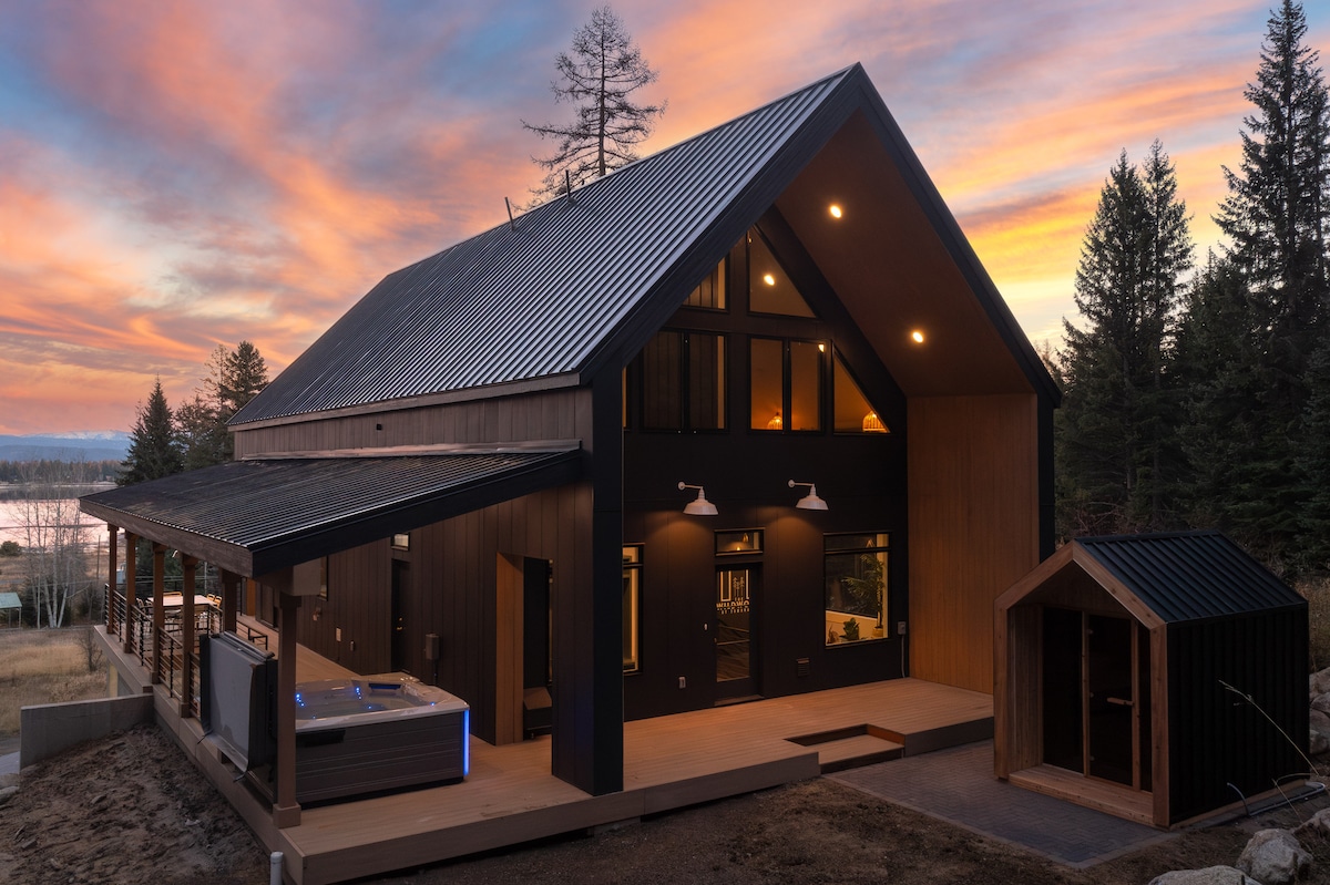 Luxe Cabin w/ Sauna, HotTub, Heated Driveway, View