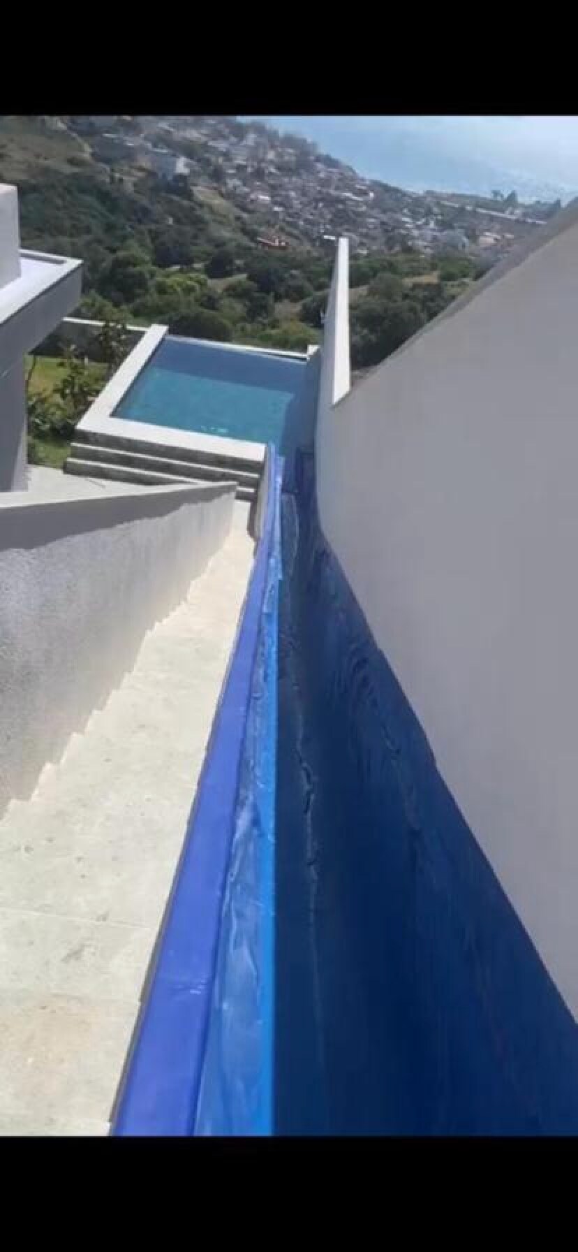 Dépendance Villa avec piscine et toboggan privée