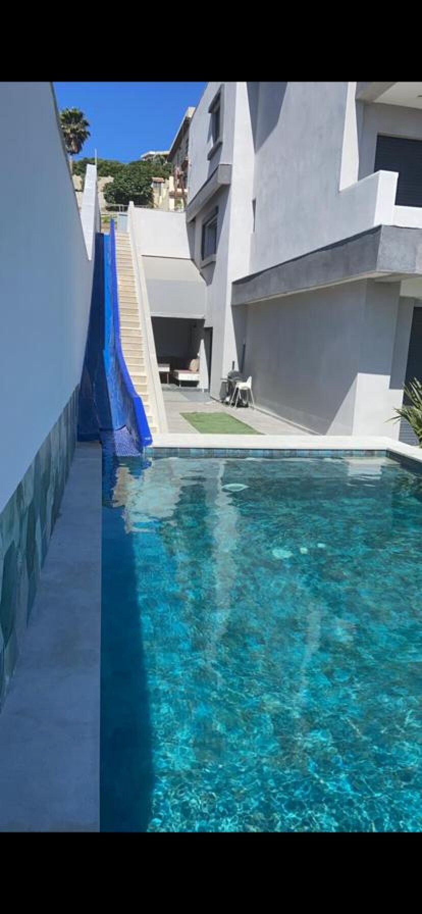 Dépendance Villa avec piscine et toboggan privée