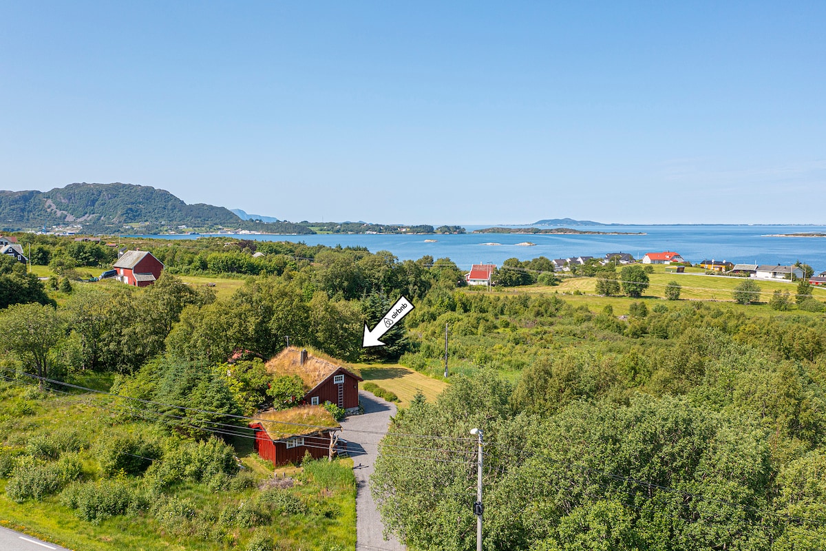 Nostalgic cabin retreat in Unique Midsund