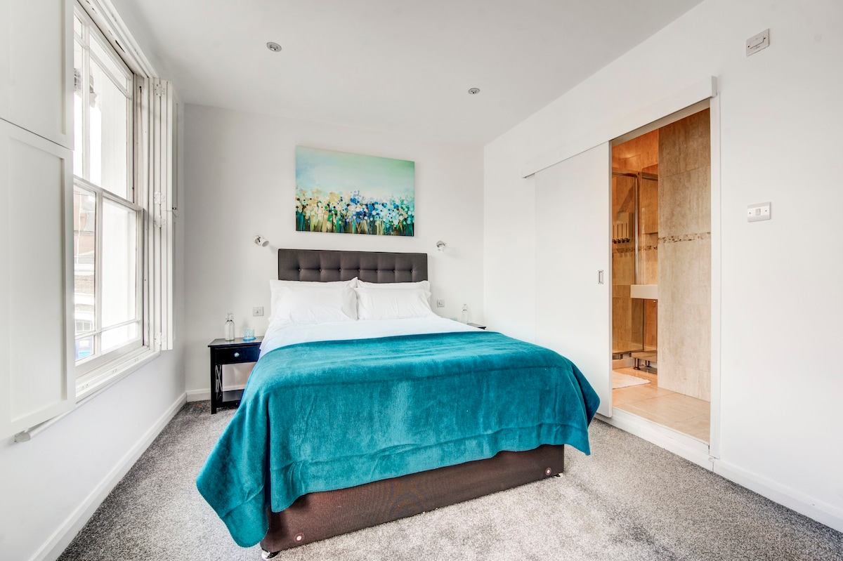 NEW Listing! Charming Bedroom with En-Suite