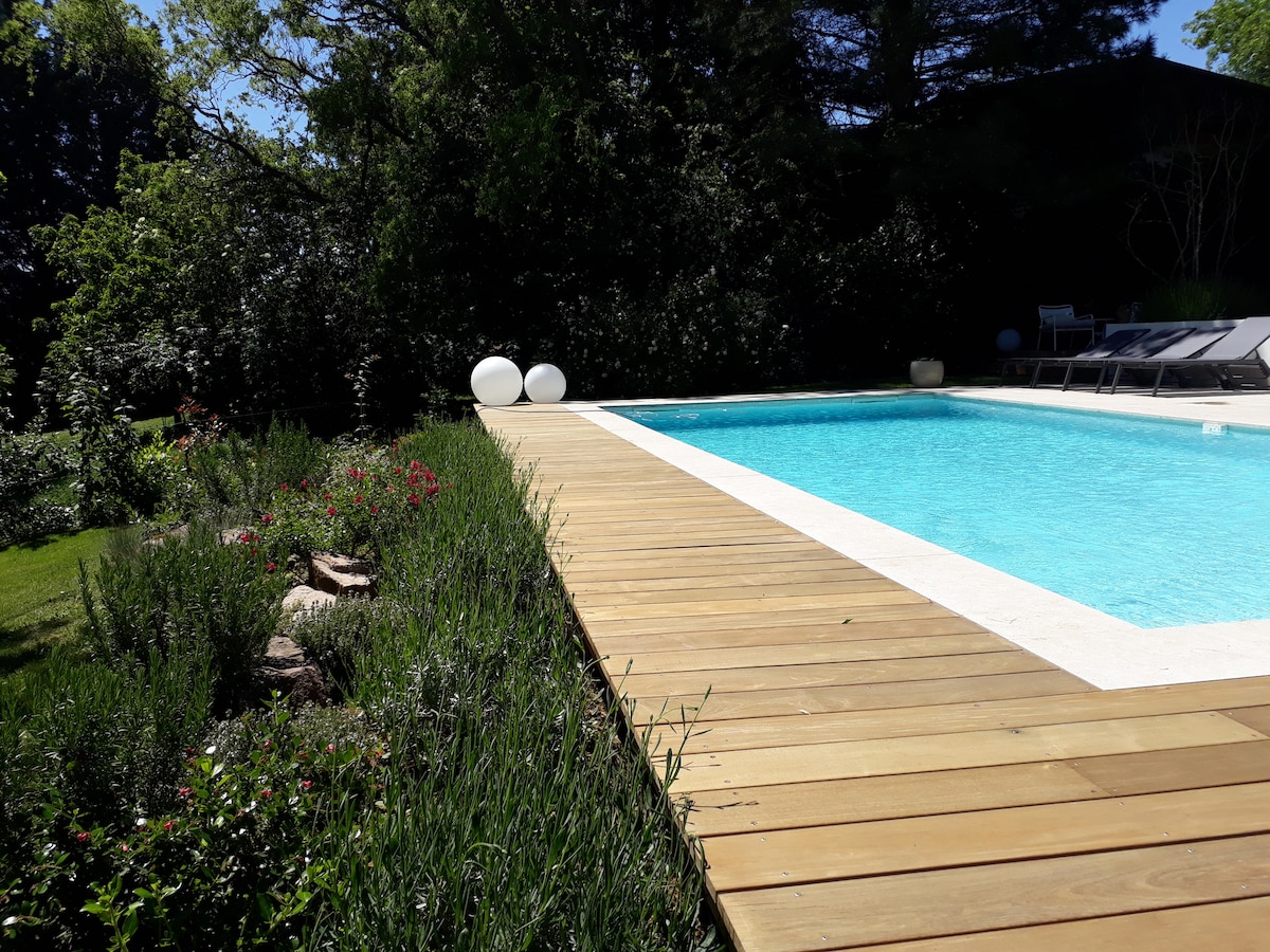 Villa avec piscine dans les monts d'or