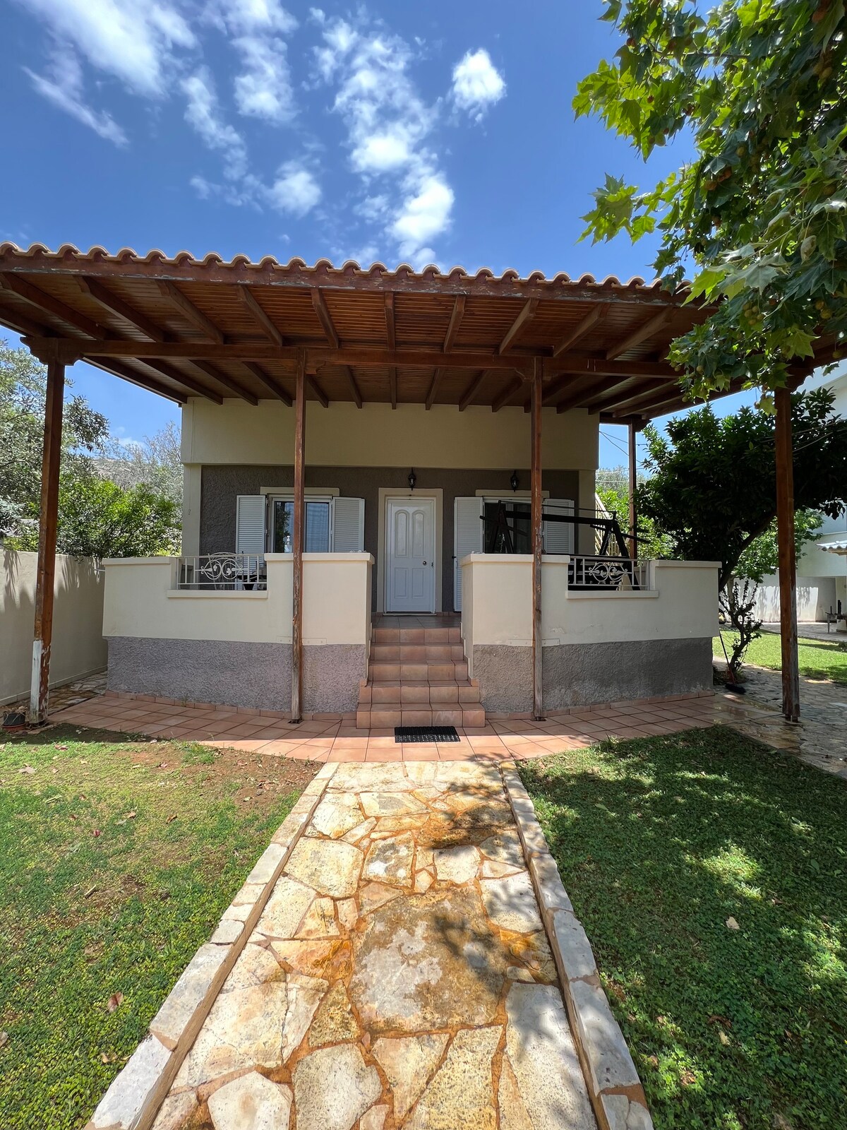 Cozy house in Lagonisi