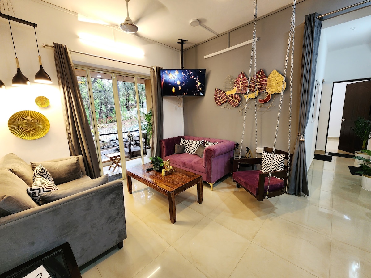 Luxurious 2BHK Assagao w/ Garden, Hill View & Pool