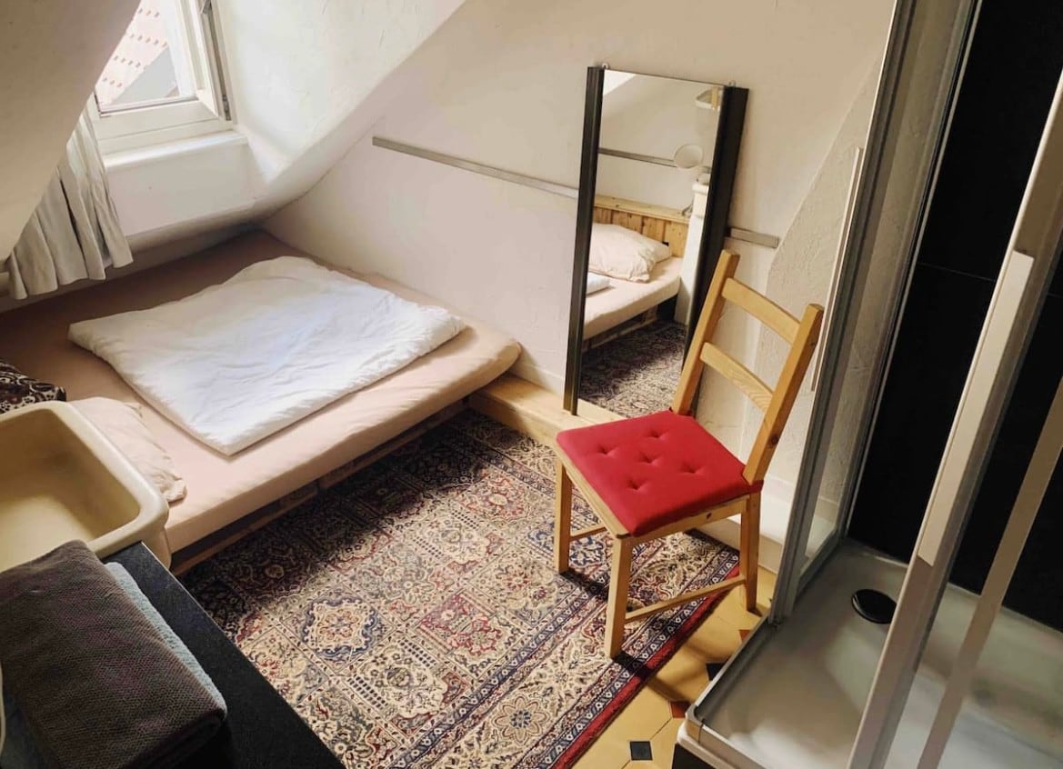 lovely little room in authentic oldtown-apartment