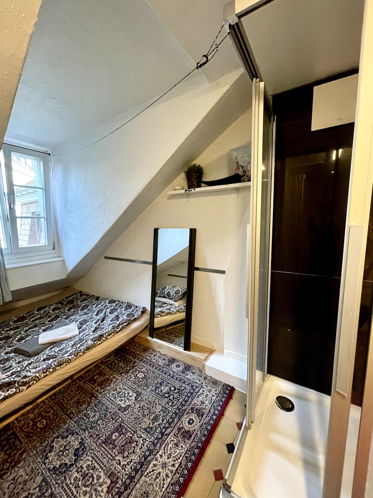 lovely little room in authentic oldtown-apartment