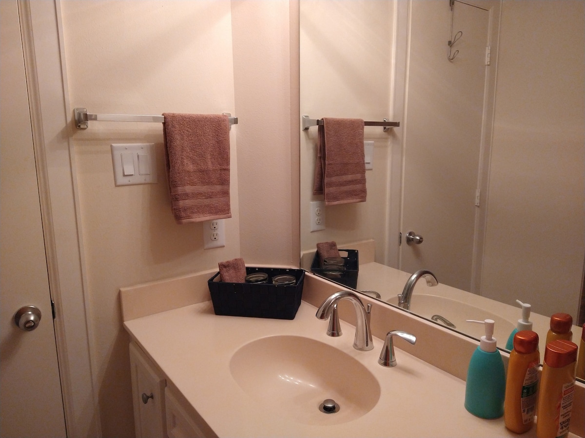 Room close to Hobby Airport
