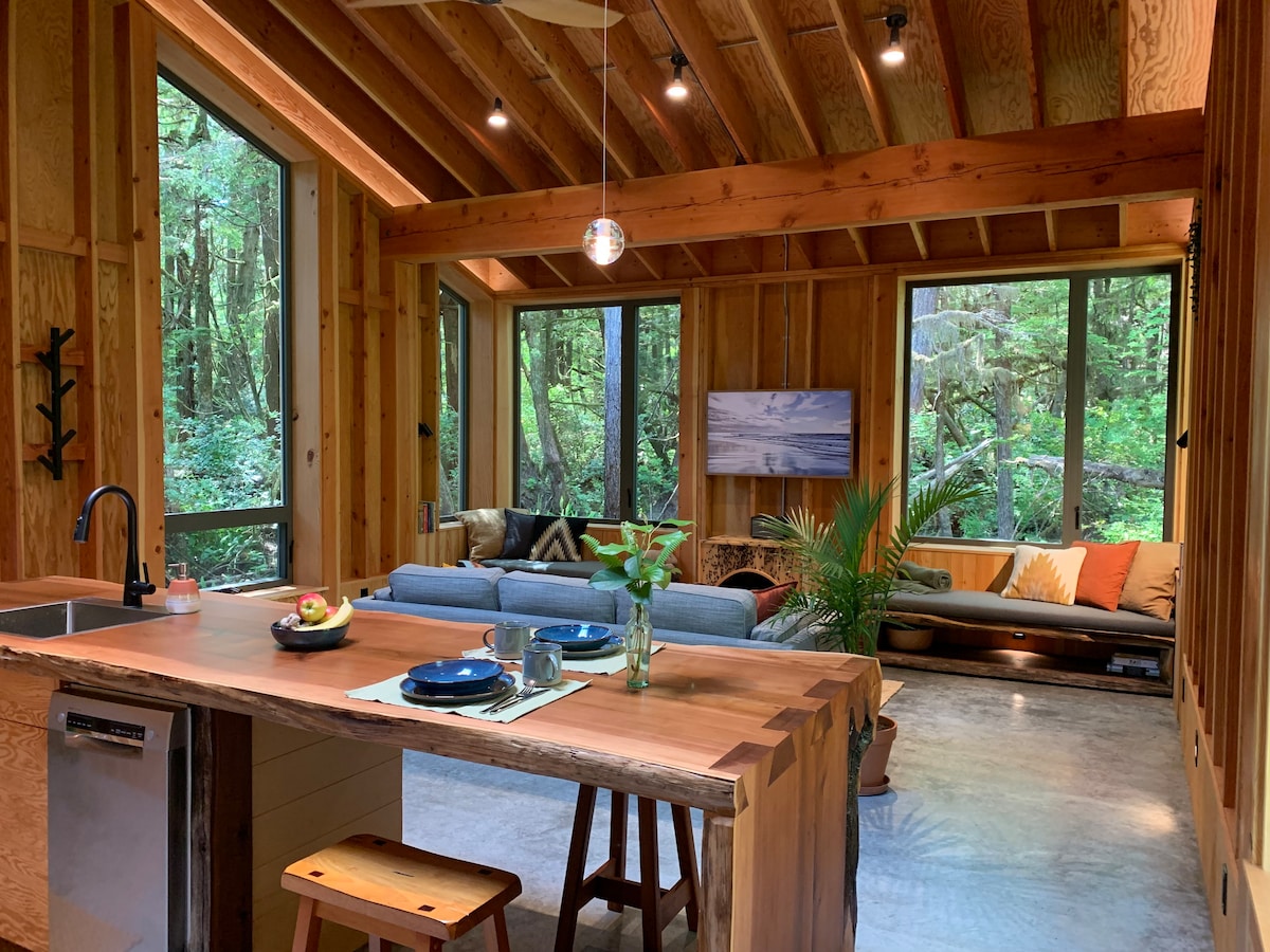 New* custom Driftwood Cabin in the rainforest