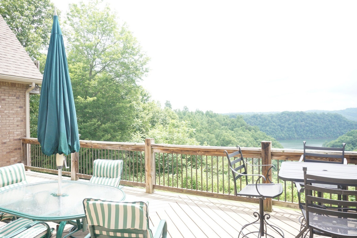 Dale Hollow Haven, Breathtaking Lake Views, 5 BR