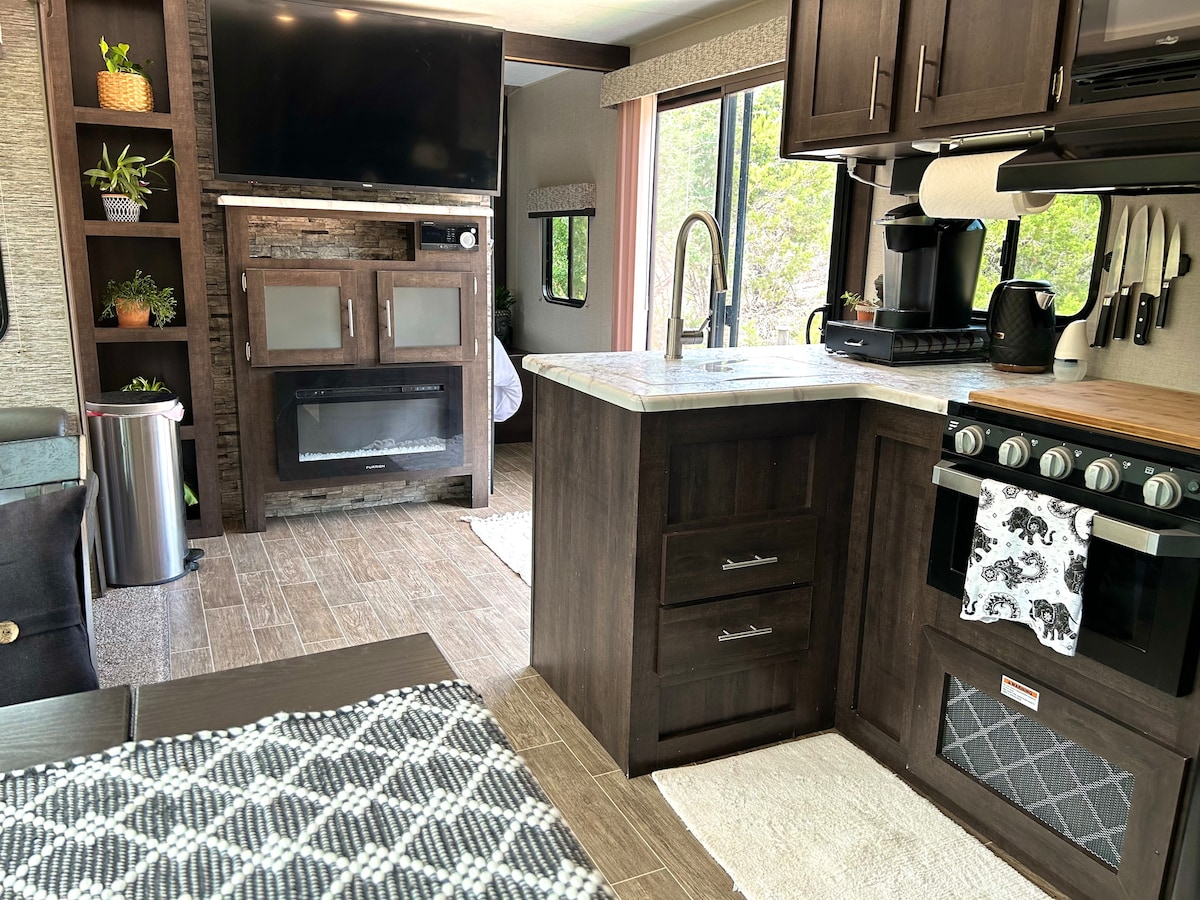 Private Hill Country Glamping RV