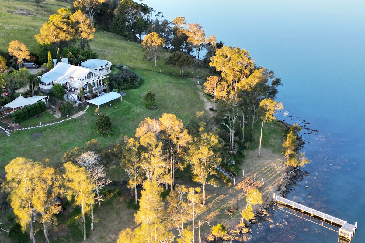 Exquisite Lake Front King Suite