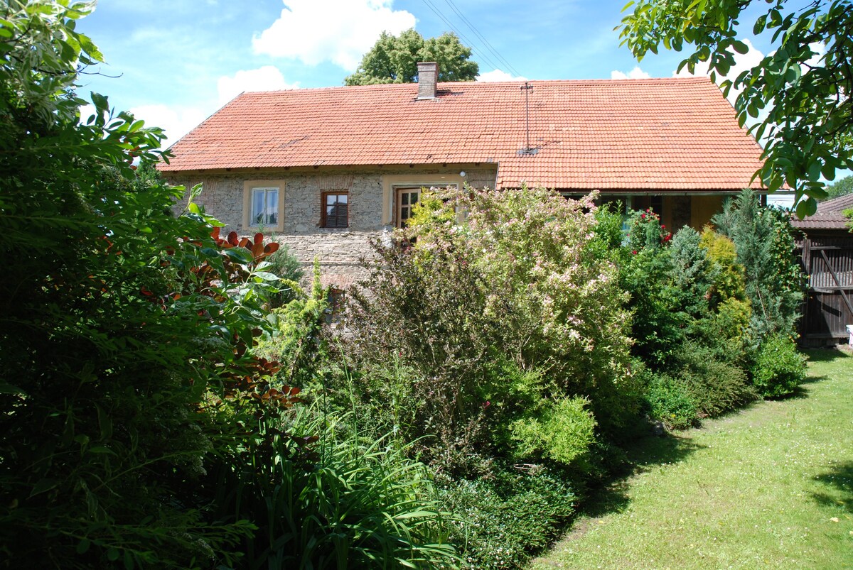 Bohemia Retreat - village farmhouse