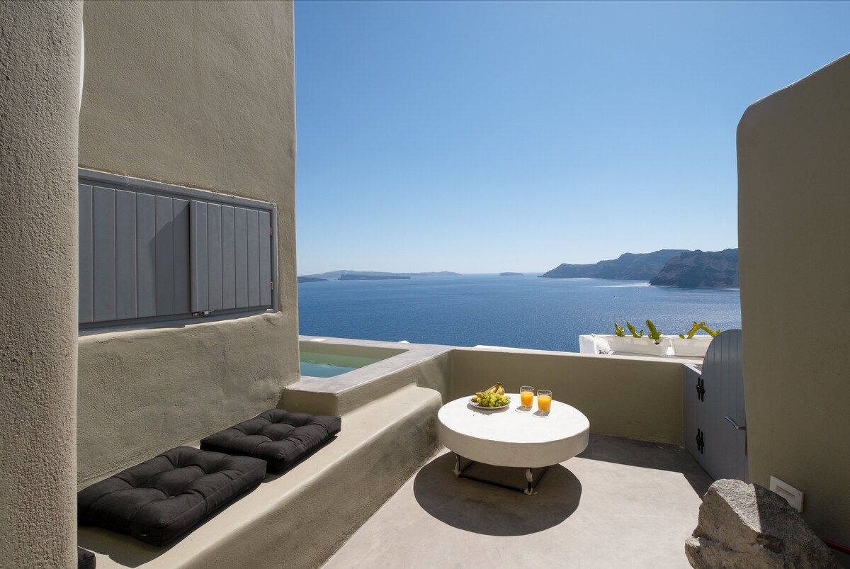 SantorOia Suite with Hot Tub by Caldera Houses