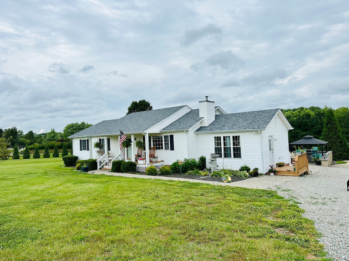 Steel Magnolias Cozy Main Home in Amelia County