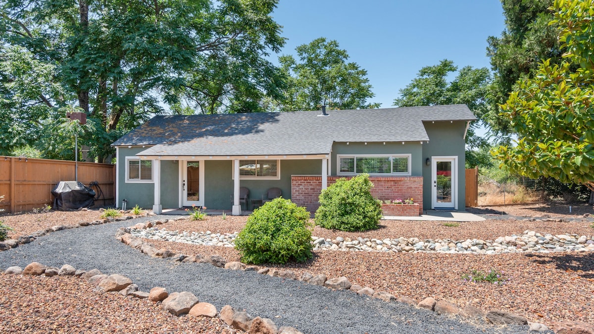 Orchard Cottage w/ Level 2 EV Charger