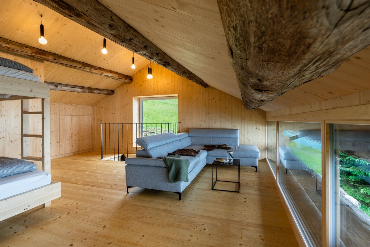 Eco Alpine Chalet with HotTub